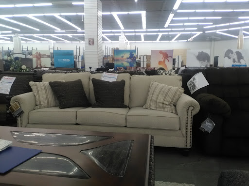 Outlet Mall «St. Louis Outlet Mall», reviews and photos, 5555 St.Louis Mills Blvd, Hazelwood, MO 63042, USA