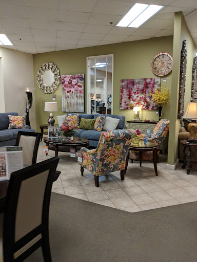 Furniture Store «Raymour & Flanigan Furniture and Mattress Store», reviews and photos, 100 Highland Ave, Seekonk, MA 02771, USA