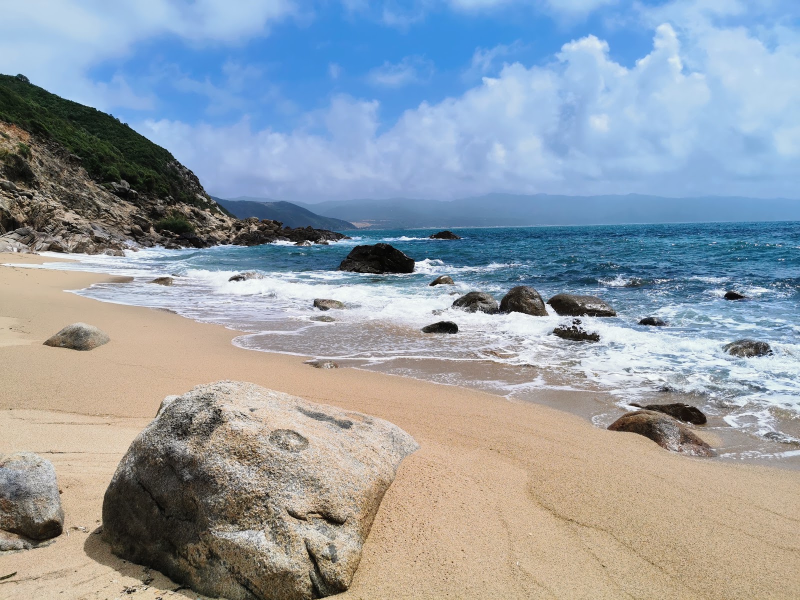 Foto von Marsa Zitoun Beach mit kleine bucht