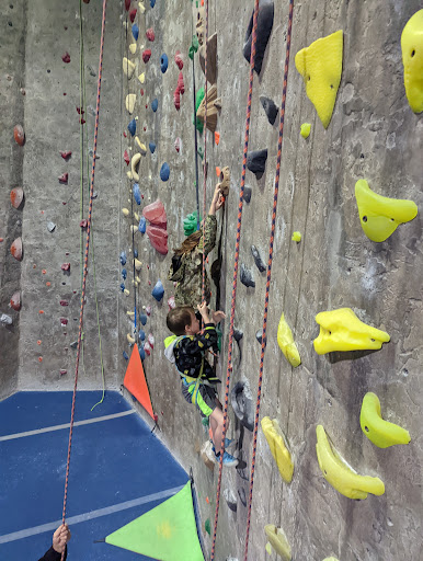 Rock Climbing Gym «Hangar 18 Indoor Climbing Gym - Riverside», reviews and photos, 6935 Arlington Ave, Riverside, CA 92503, USA