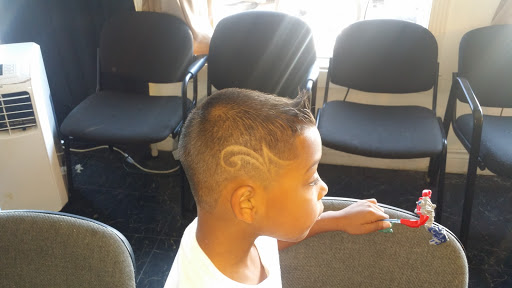 Barber Shop «Fade Away Barber & Beauty», reviews and photos, 8104 S Tacoma Way, Tacoma, WA 98499, USA