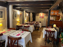 Atmosphère du Restaurant tibétain Restaurant du Tibet Pemathang à Paris - n°6
