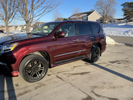 Tire Shop «Discount Tire Store - Urbandale, IA», reviews and photos, 4300 Merle Hay Rd, Des Moines, IA 50310, USA