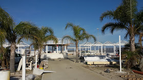 Mama's Beach Club