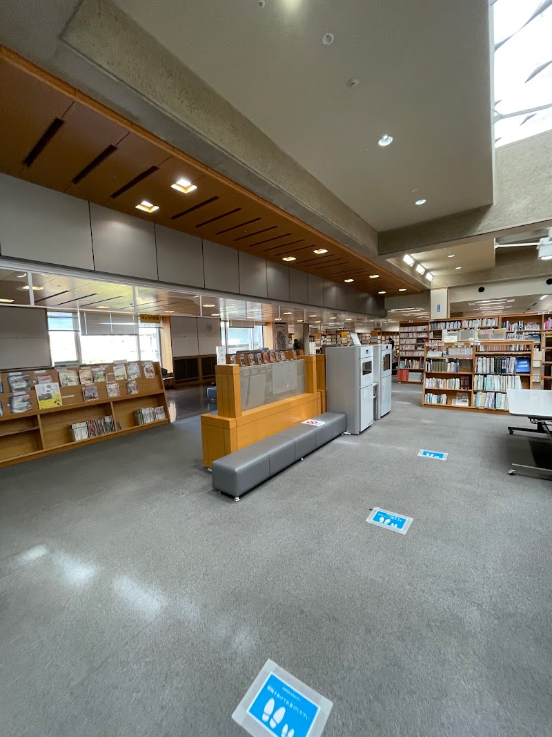 春日市民図書館