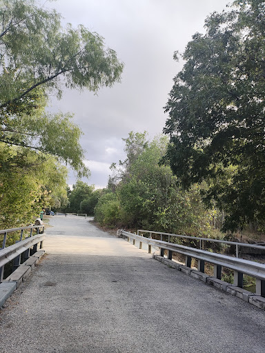 Medina River Greenway: Applewhite Trailhead