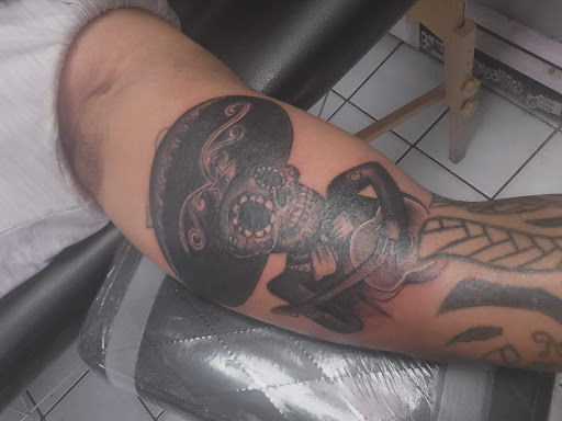 Tattoo Shop «Madd Munki Tattoos», reviews and photos, 29 Franklin St, Bloomfield, NJ 07003, USA