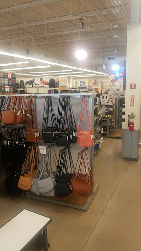 Clothing Store «Old Navy», reviews and photos, 5041 Jericho Turnpike, Commack, NY 11725, USA