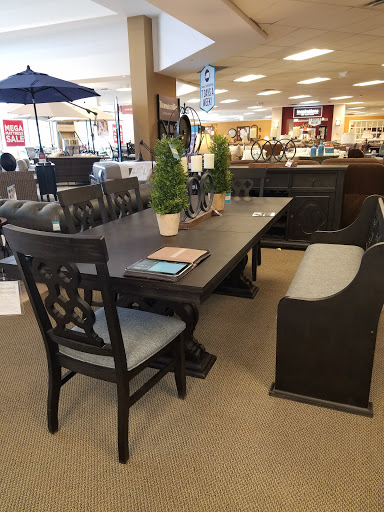 Furniture Store «Raymour & Flanigan Furniture and Mattress Store», reviews and photos, 3375 Berlin Turnpike, Newington, CT 06111, USA