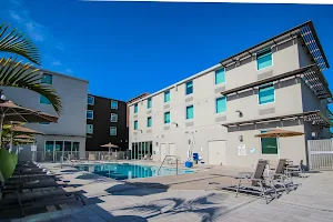 Holiday Inn Express & Suites Miami Airport East, an IHG Hotel image
