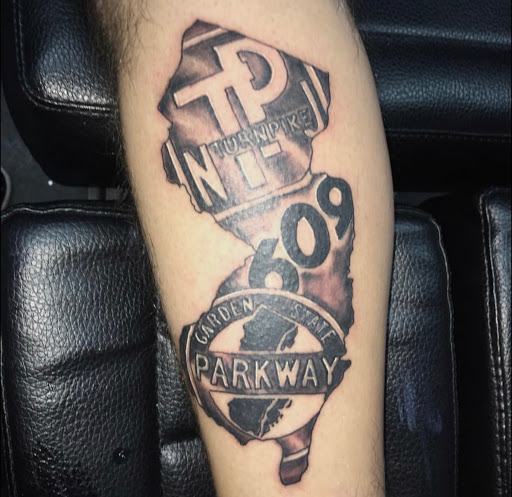 Tattoo Shop «TATTED LOOSE TATTOO STUDIO», reviews and photos, 1914 N Dixie Hwy, Hollywood, FL 33020, USA