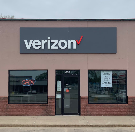 Verizon Wireless / Wireless World, 839 E Cherry St, Vermillion, SD 57069, USA, 