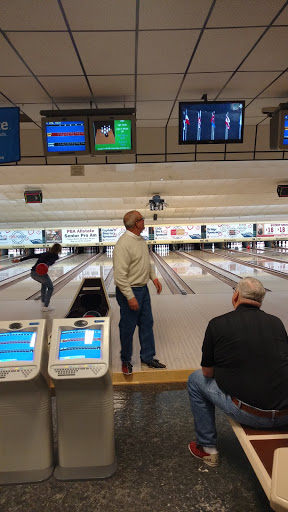 Bowling Alley «Liberty Lanes», reviews and photos, 115 L W Besinger Dr, Carpentersville, IL 60110, USA