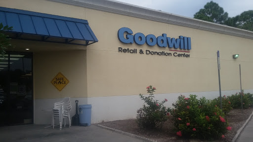 Donations Center «Goodwill Retail & Donation Center», reviews and photos