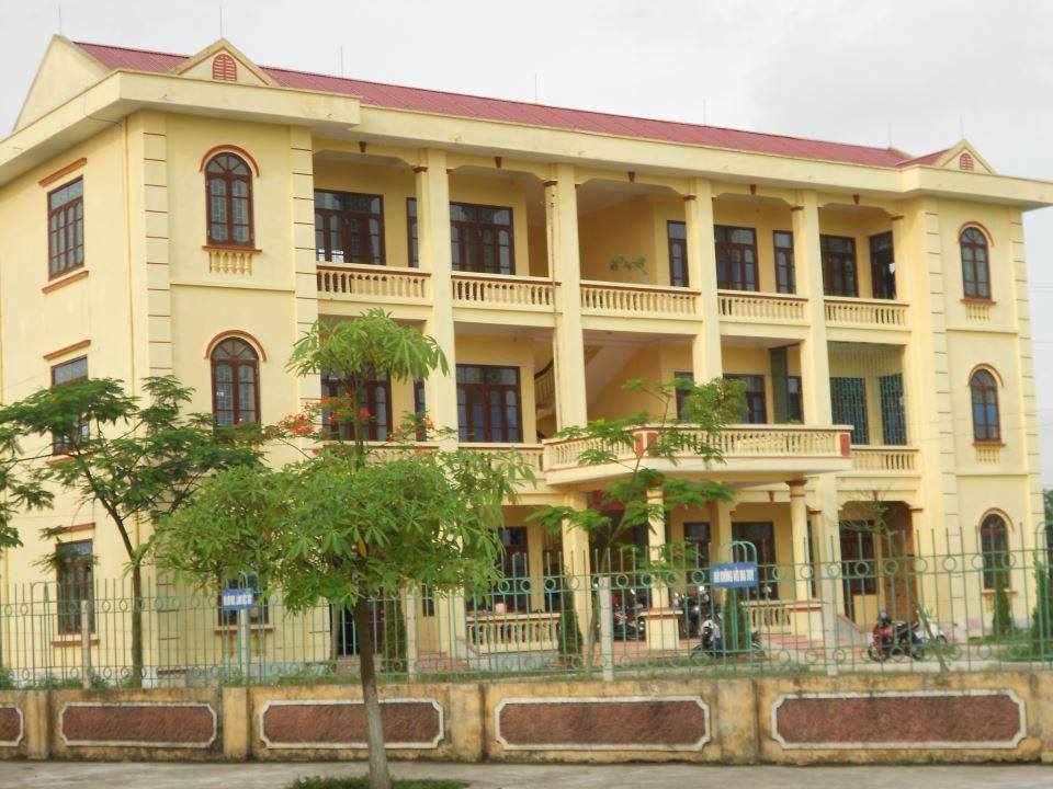 Trường THPT Trần Văn Bảo