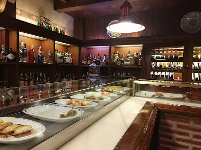 Restaurante Pucela - AL PARADOR, C. Saavedra y Fajardo, 2, BAJO (JUNTO, 37008 Salamanca, Spain