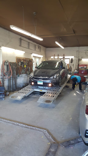 Auto Body Shop «Woodlawn Autobody Inc», reviews and photos, 9 North St, Randolph, MA 02368, USA
