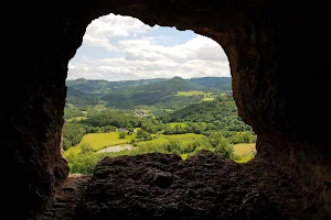The Jonas Caves image