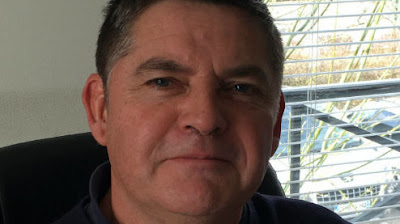 Dr Alan GRAHAM à Plaisir