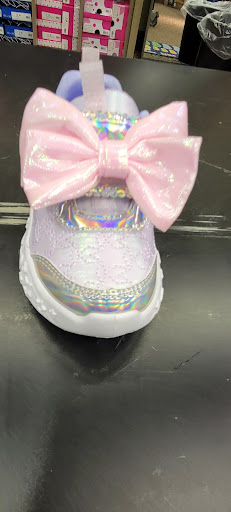 Shoe Store «DSW Designer Shoe Warehouse», reviews and photos, 635 E Boughton Rd, Bolingbrook, IL 60440, USA