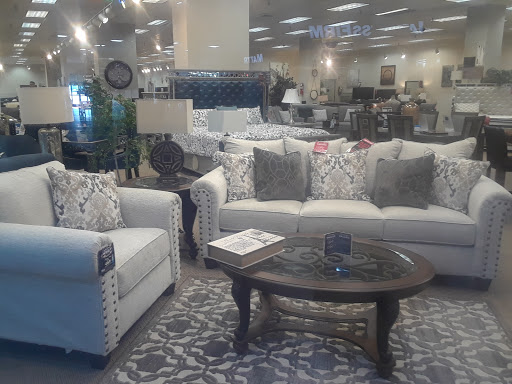 Shopping Mall «Metro Mall-Middle Village», reviews and photos, 6626 Metropolitan Ave, Middle Village, NY 11379, USA