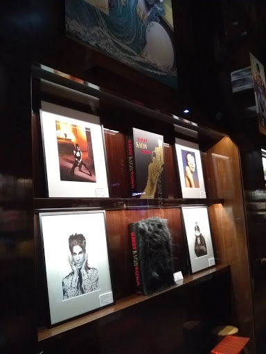 Book Store «TASCHEN Store Beverly Hills», reviews and photos, 354 N Beverly Dr, Beverly Hills, CA 90210, USA