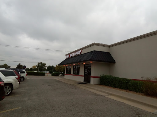 Donut Shop «Hurts Donut», reviews and photos, 7010 W 21st St, Wichita, KS 67205, USA