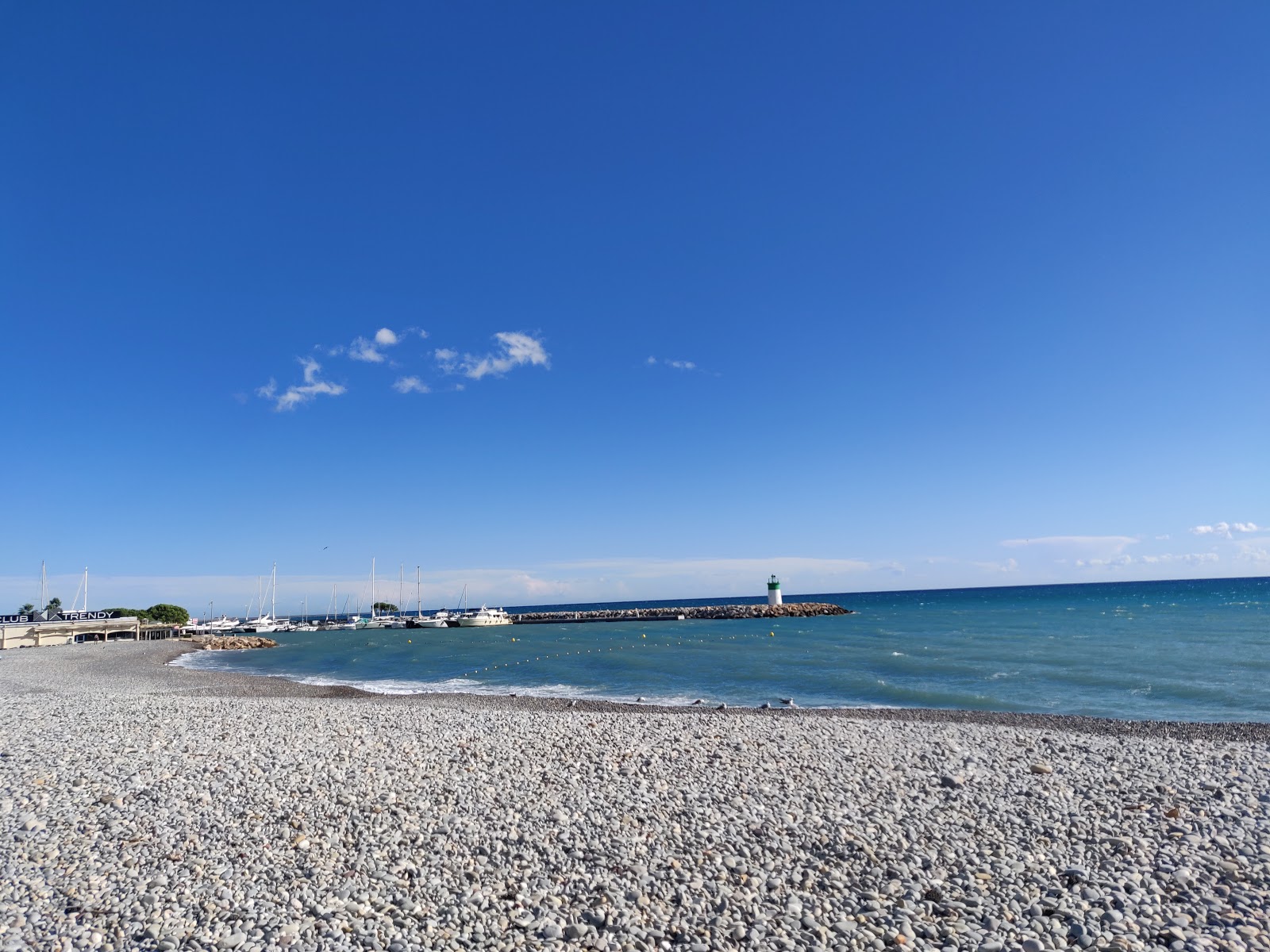 Photo of Plage du Port du Cros with partly clean level of cleanliness