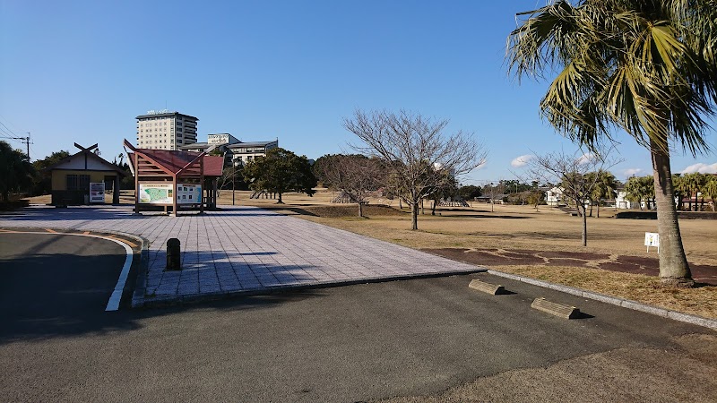 青島歴史文化の広場駐車場