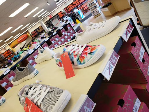 Shoe Store «Famous Footwear», reviews and photos, 4190 Vinewood Ln N, Plymouth, MN 55442, USA