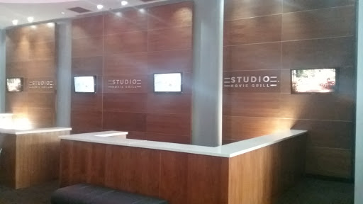 Movie Theater «Studio Movie Grill», reviews and photos, 2880 Holcomb Bridge Rd, Alpharetta, GA 30022, USA