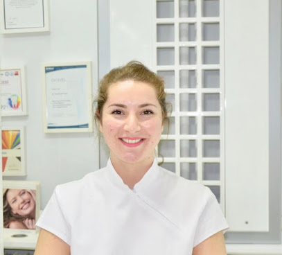 Ortodonti Uzmanı Dr. Ayşe Evrim Özer