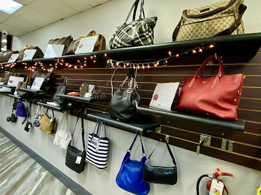 Pawn Shop «Pine Ridge Pawn & Jewelry», reviews and photos, 2033 Pine Ridge Rd #4, Naples, FL 34109, USA