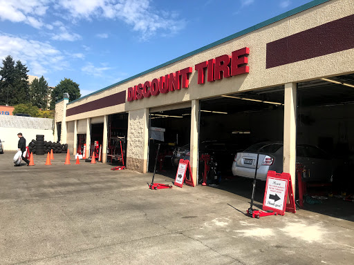 Discount Tire, 810 NE Northgate Way, Seattle, WA 98125, USA, 
