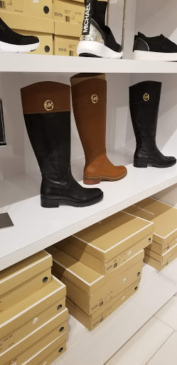 Fashion Accessories Store «Michael Kors», reviews and photos, 1 Outlet Blvd #400, Wrentham, MA 02093, USA