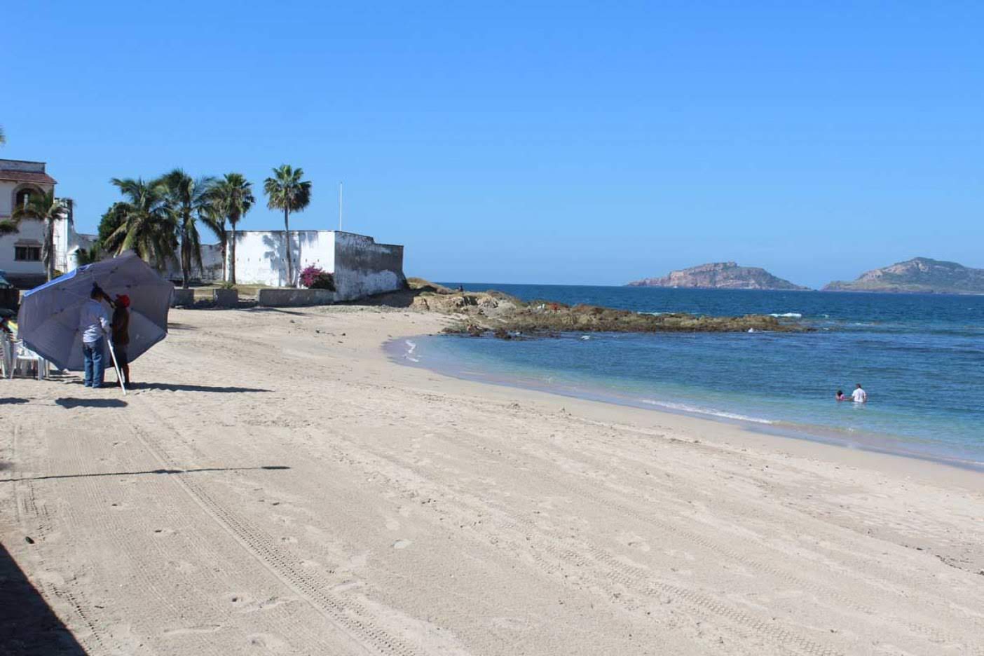 Fotografija Los Pinitos beach z srednje stopnjo čistoče
