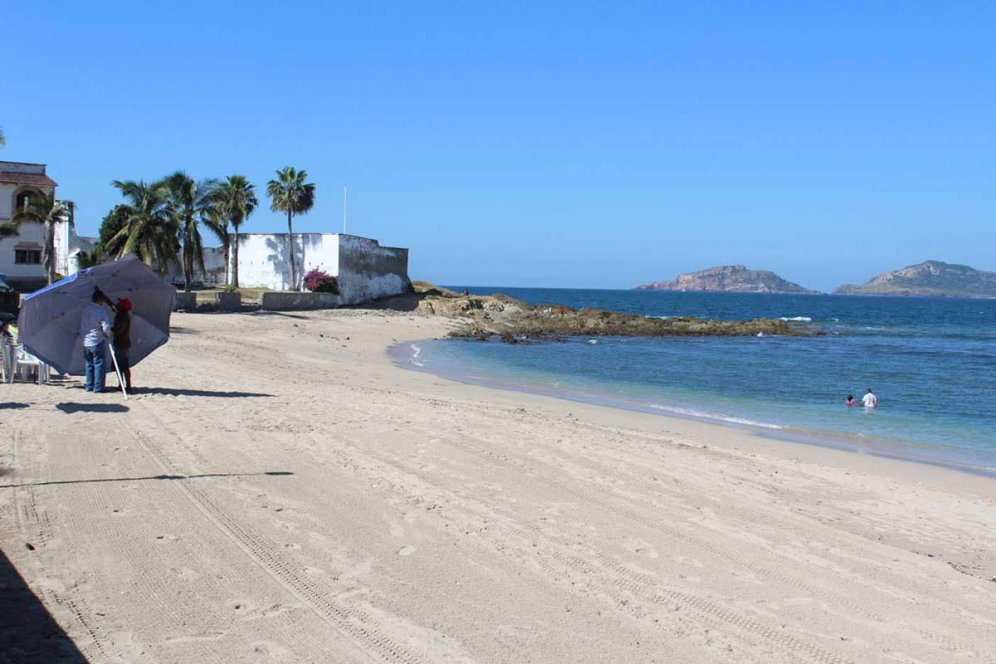 Photo de Los Pinitos beach zone des équipements