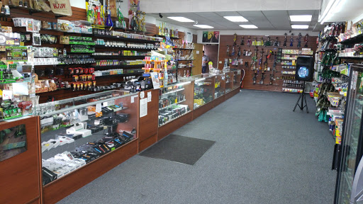Tobacco Shop «Tobacco Town & Vape», reviews and photos, 9435 W Irving Park Rd, Schiller Park, IL 60176, USA