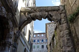 Old Roman Arch image