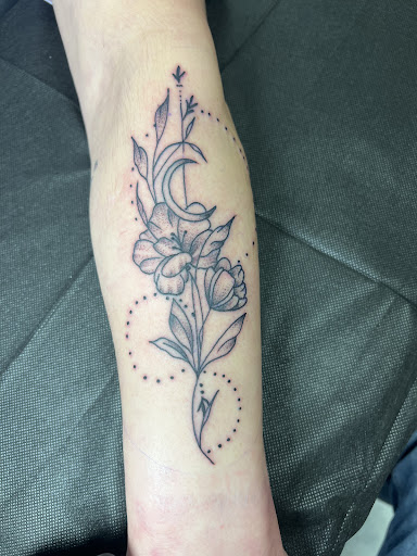 Explore around the knee tattoo ideas, creative tattoo ideas in Cookeville, available at Anthem Tattoo