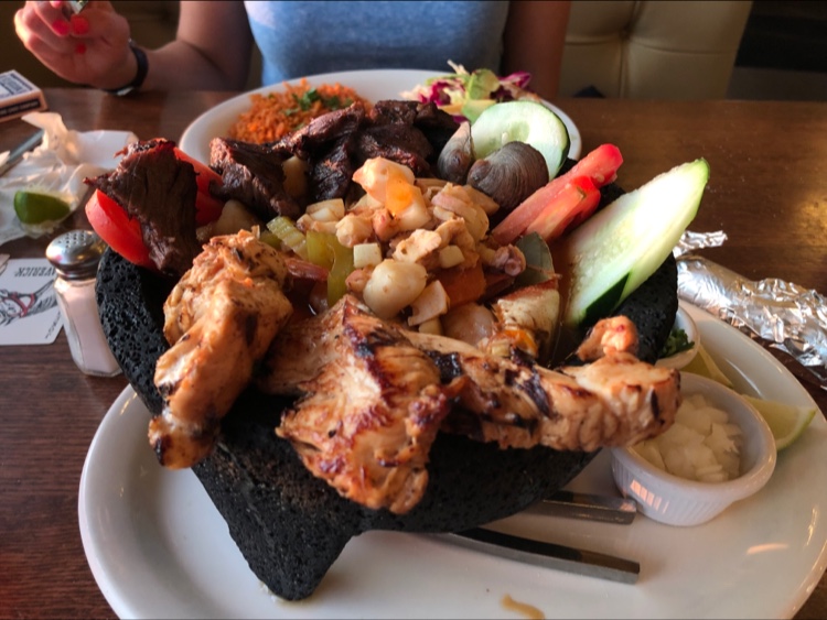 El Maviri Seafood Bar & Grill