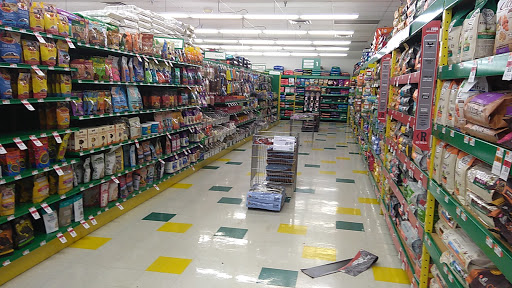 Pet Supply Store «Pet Supplies Plus», reviews and photos, 2821 W Kirby Ave, Champaign, IL 61821, USA