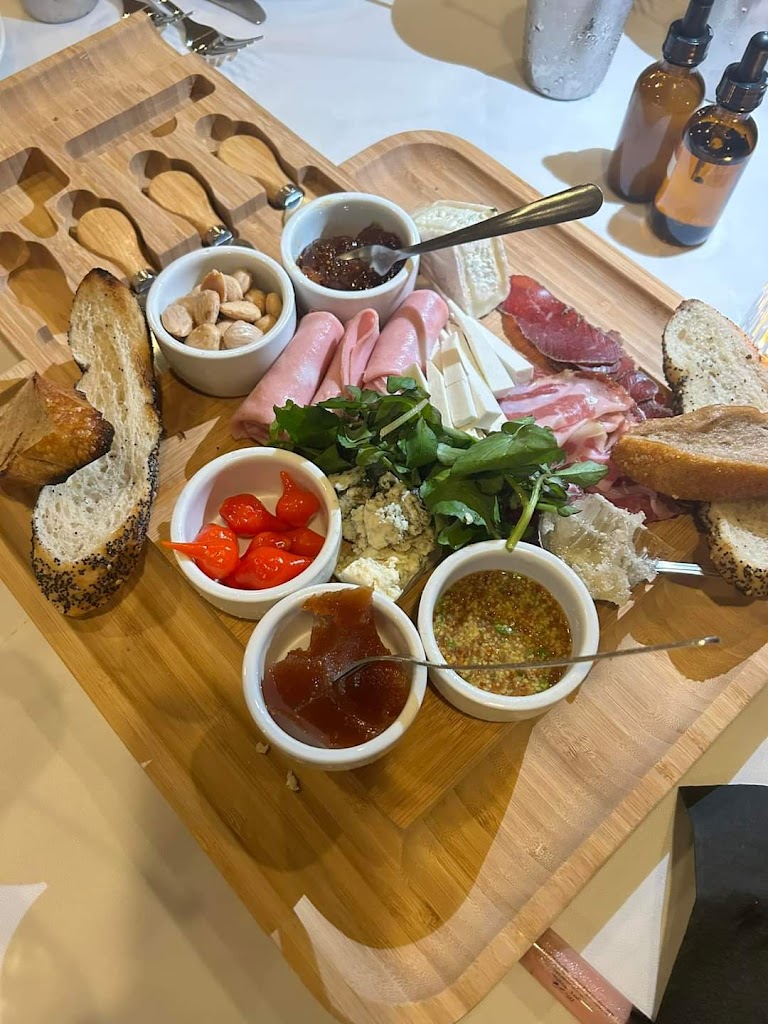 JTI's American Kitchen and Bar 11718