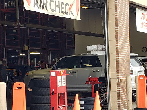 Tire Shop «Discount Tire Store - Littleton, CO», reviews and photos, 2307 W Belleview Ave, Littleton, CO 80120, USA