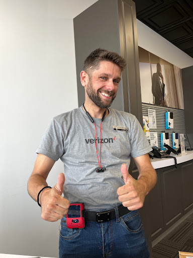 Cell Phone Store «Verizon Authorized Retailer - Wireless Zone», reviews and photos, 842 Queen St, Southington, CT 06489, USA