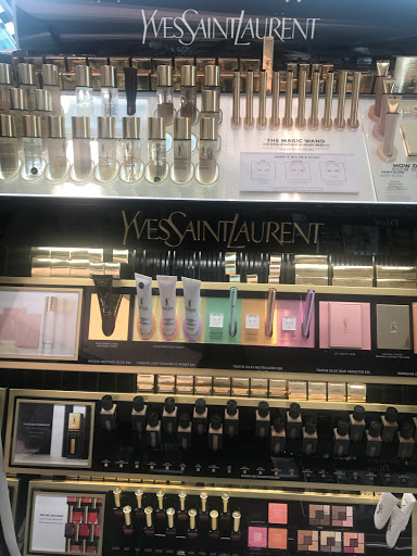 Cosmetics Store «SEPHORA», reviews and photos, 270 N Beverly Dr, Beverly Hills, CA 90210, USA