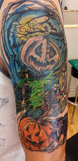 Tattoo and Piercing Shop «Lunchbox Tattoo & Body Piercing», reviews and photos, 3604 N Chapel Hill Rd, Johnsburg, IL 60050, USA