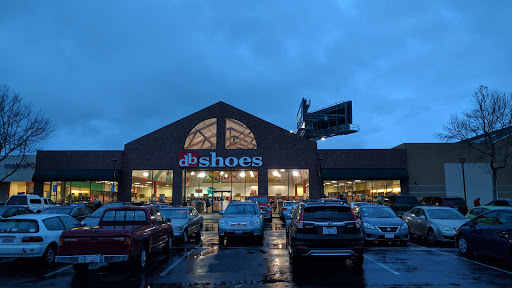 Shopping Mall «Powell Street Plaza Shopping Center», reviews and photos, 5795 Christie Ave, Emeryville, CA 94608, USA