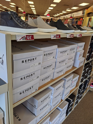 Shoe Store «Famous Footwear», reviews and photos, 1290 E Ireland Rd, South Bend, IN 46614, USA