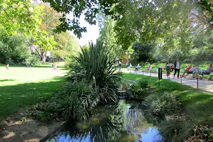 Square des Batignolles image